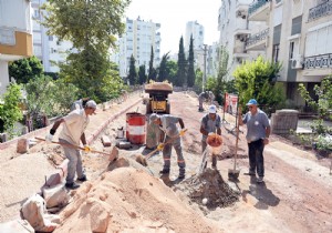 DEMRCKARADA YOLLAR VE KALDIRIMLAR YENLYOR