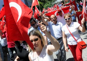 ​ANTALYA DA BAYRAK PROTESTOSU