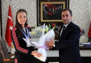 EMNYET MDR TONBUL MADALYALI SPORCULARI KABUL ETT