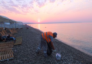 BYKEHR PLAJLARIN TEMZL N GECE GNDZ ALIIYOR